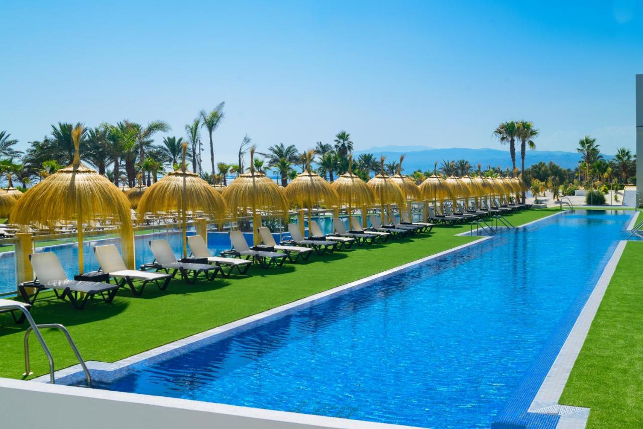 Cabogata Beach Hotel Ретамар Экстерьер фото The swimming pool at the hotel