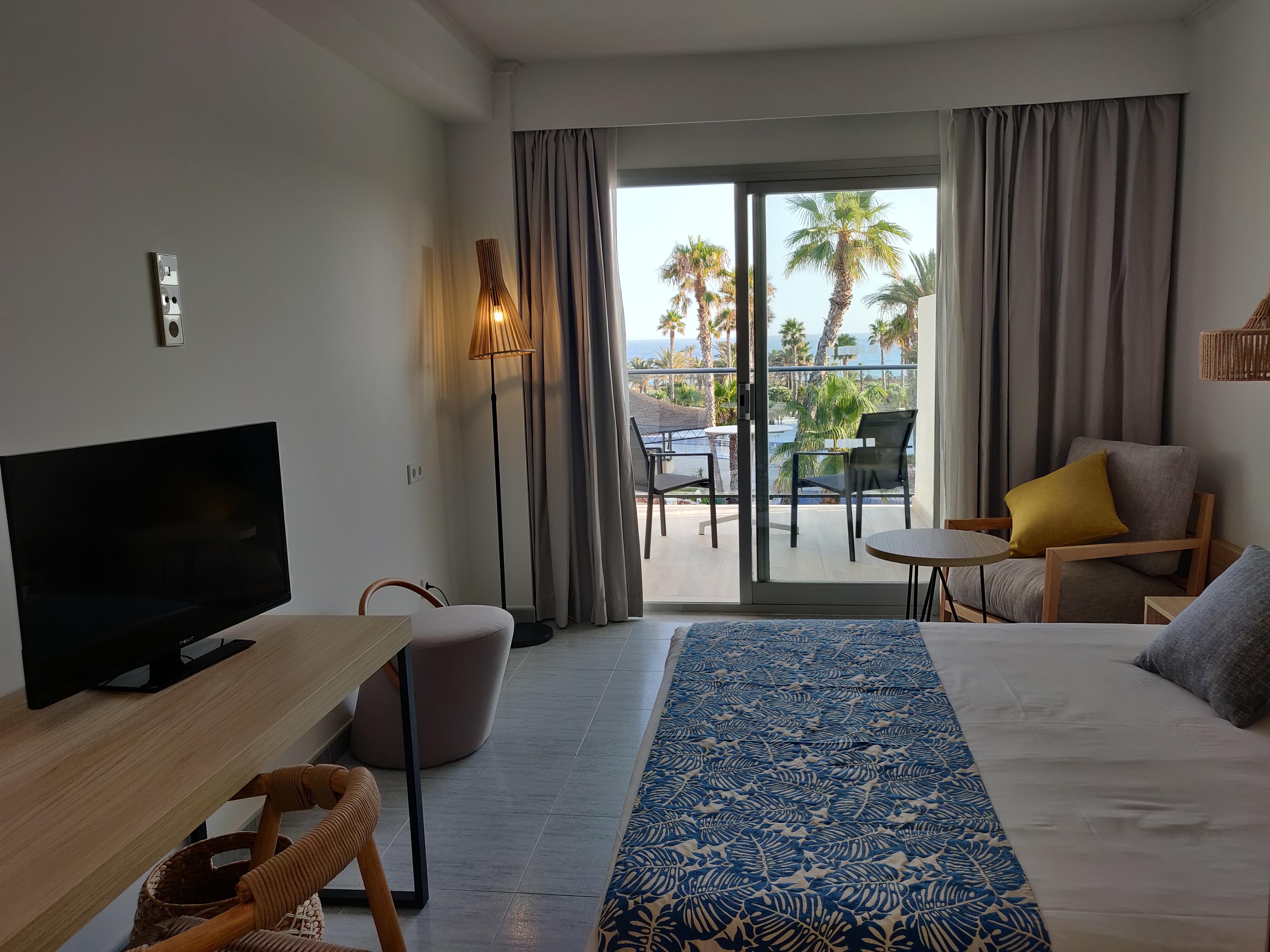 Cabogata Beach Hotel Ретамар Экстерьер фото A room at the hotel