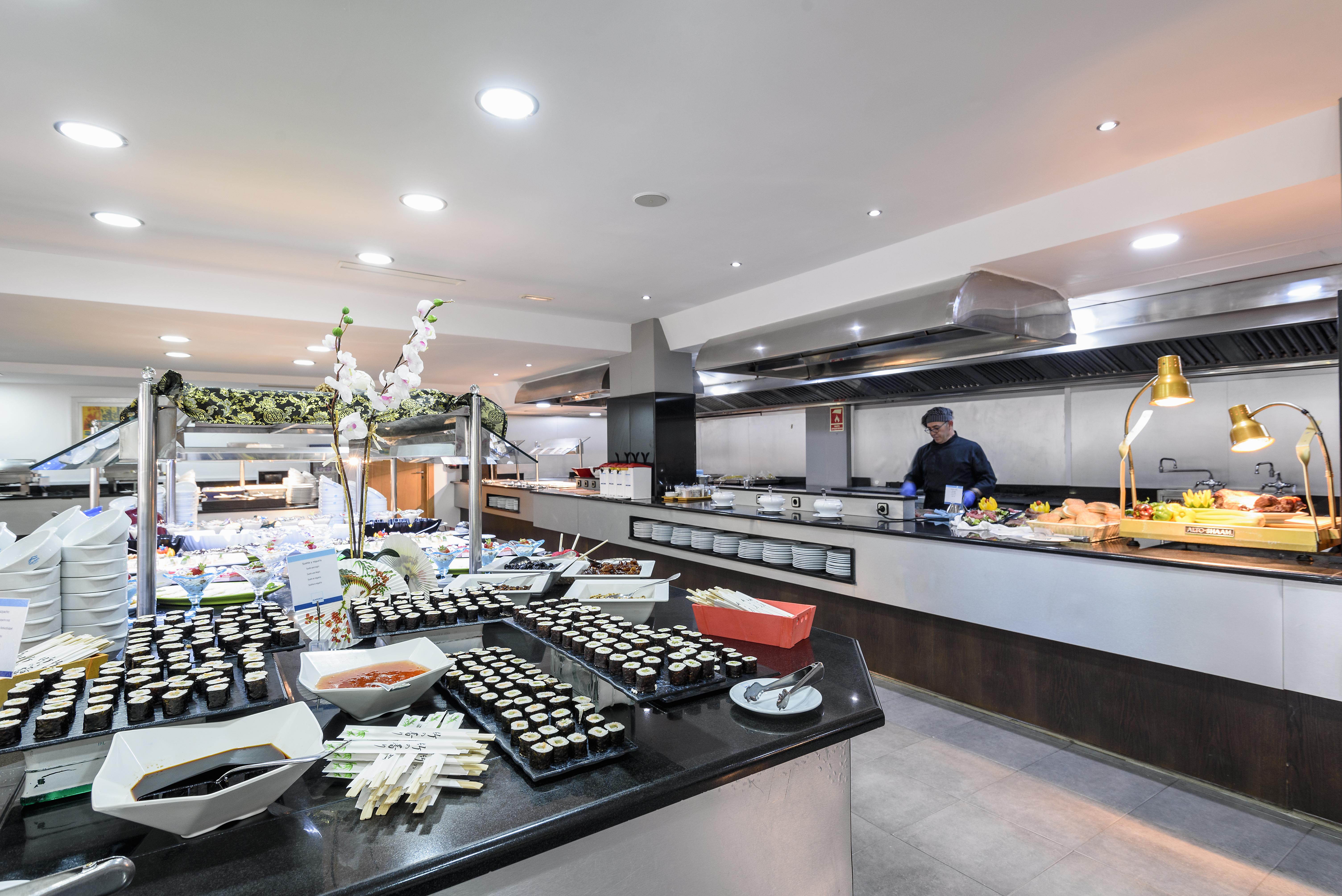 Cabogata Beach Hotel Ретамар Экстерьер фото Buffet at a hotel