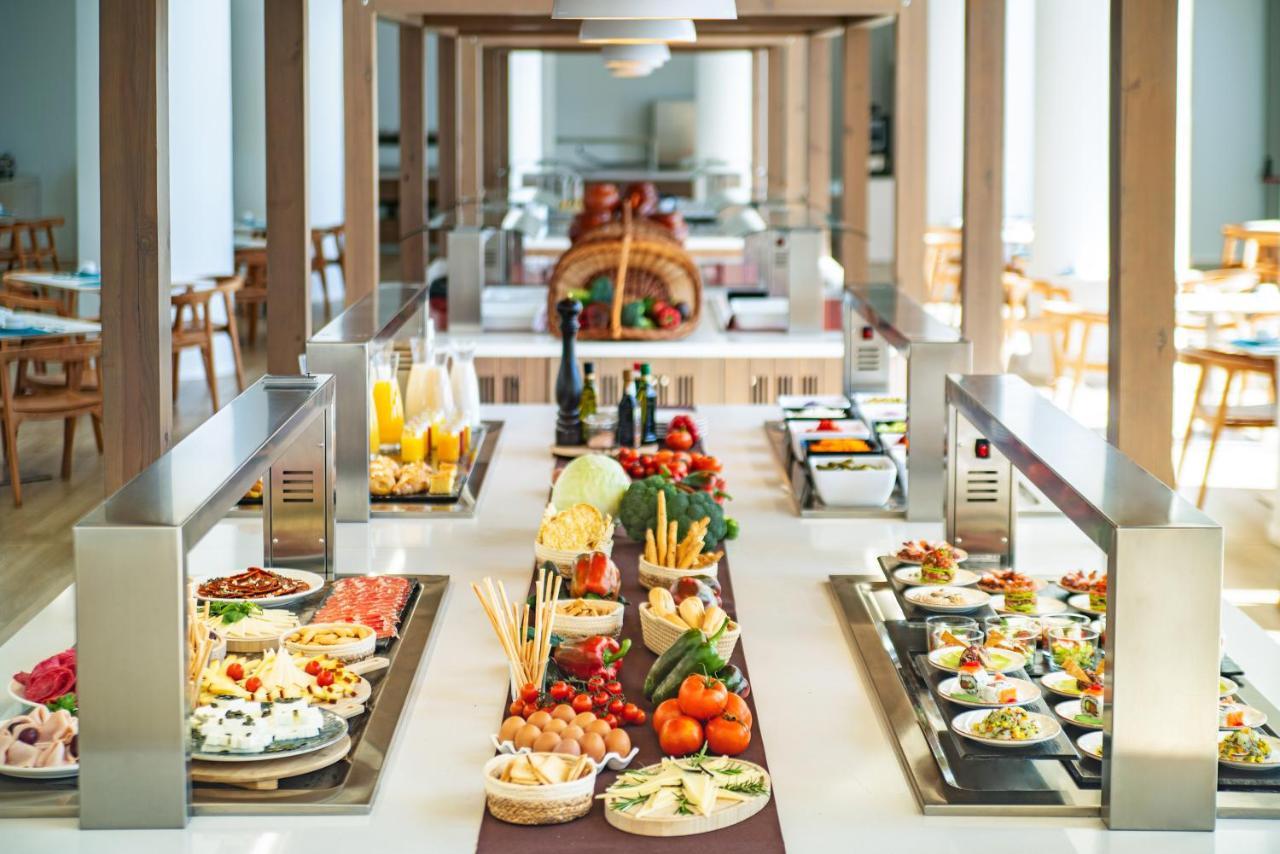 Cabogata Beach Hotel Ретамар Экстерьер фото A buffet at a hotel